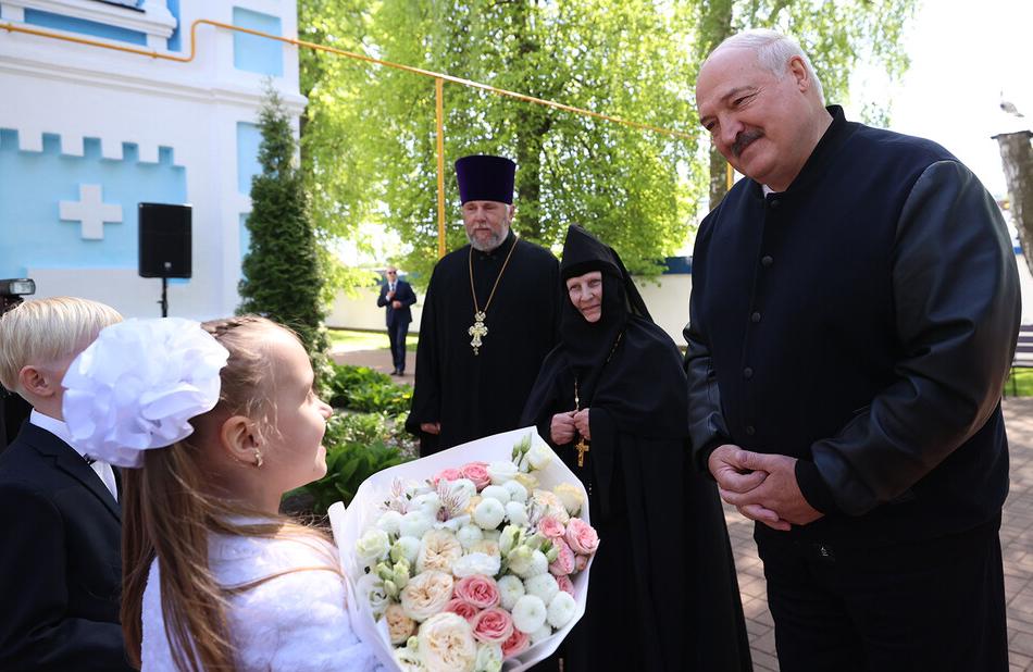 Лукашенко: свет пасхальных дней напоминает о вечных евангельских идеалах 