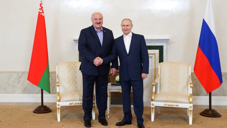  Главы государств тепло поздравили друг друга с Новым годом.