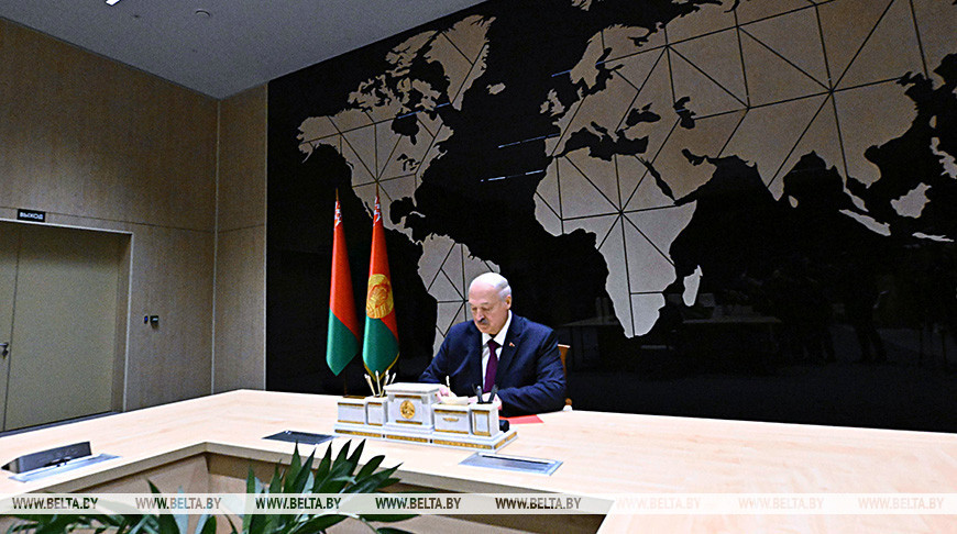 Лукашенко подписал документ о присоединении Беларуси  к Совету мира 