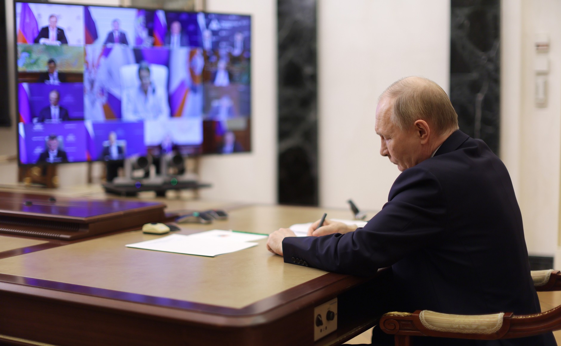 Путин провел совещание по развитию опорной сети аэропортов