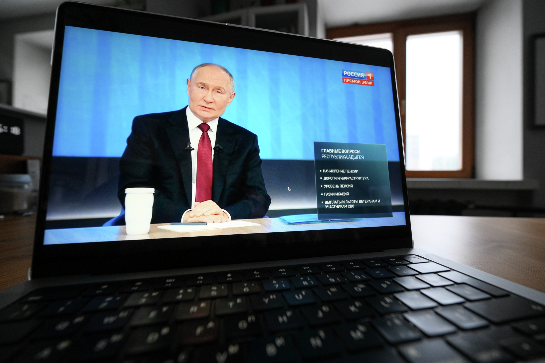 Более 1,3 млн вопросов поступило на прямую линию с Владимиром Путиным