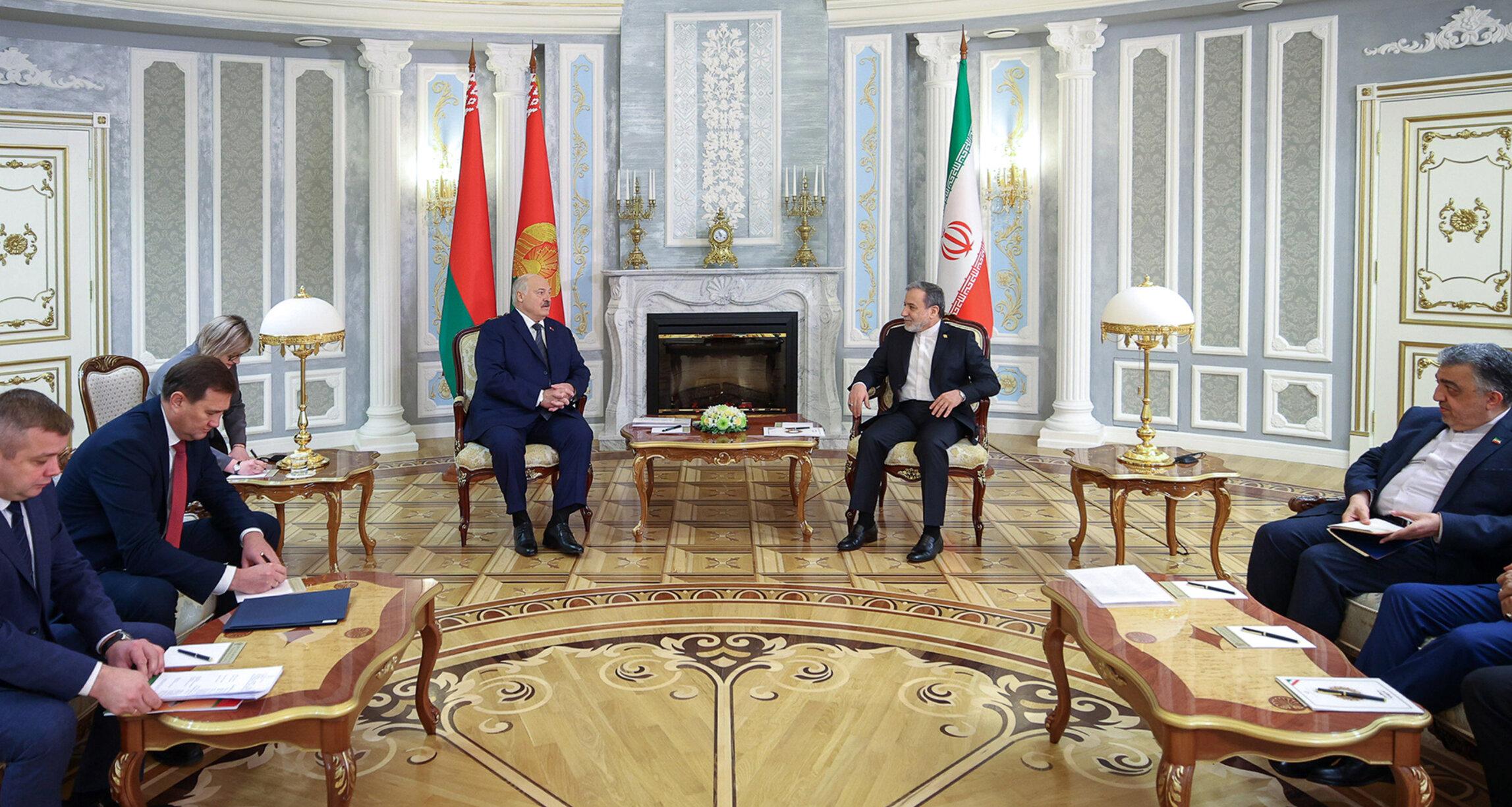 Лукашенко: для нас приоритет приоритетов - это экономика