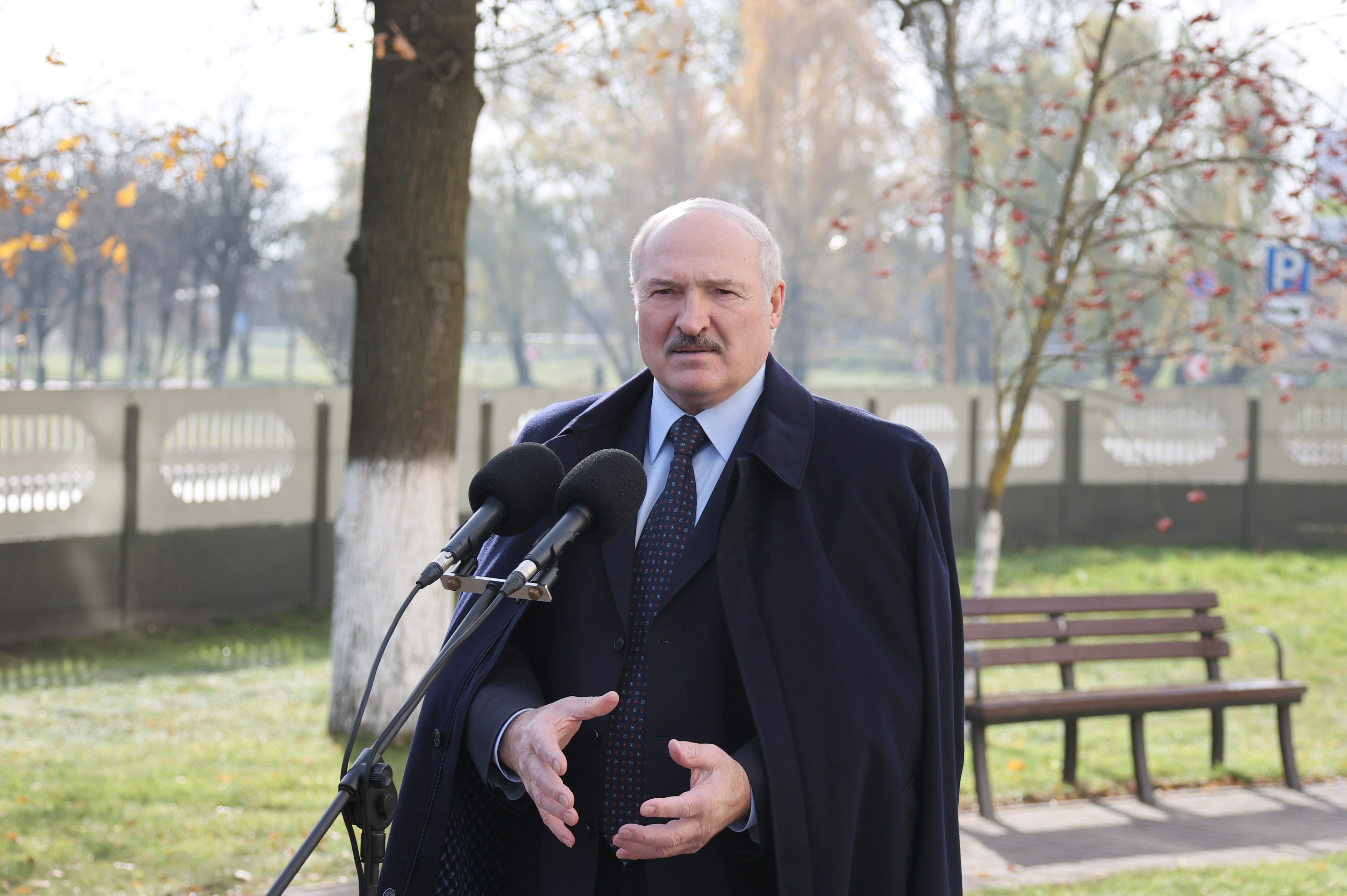 Александр Лукашенко заявил, что главное для него не удержание власти, а сохранение страны