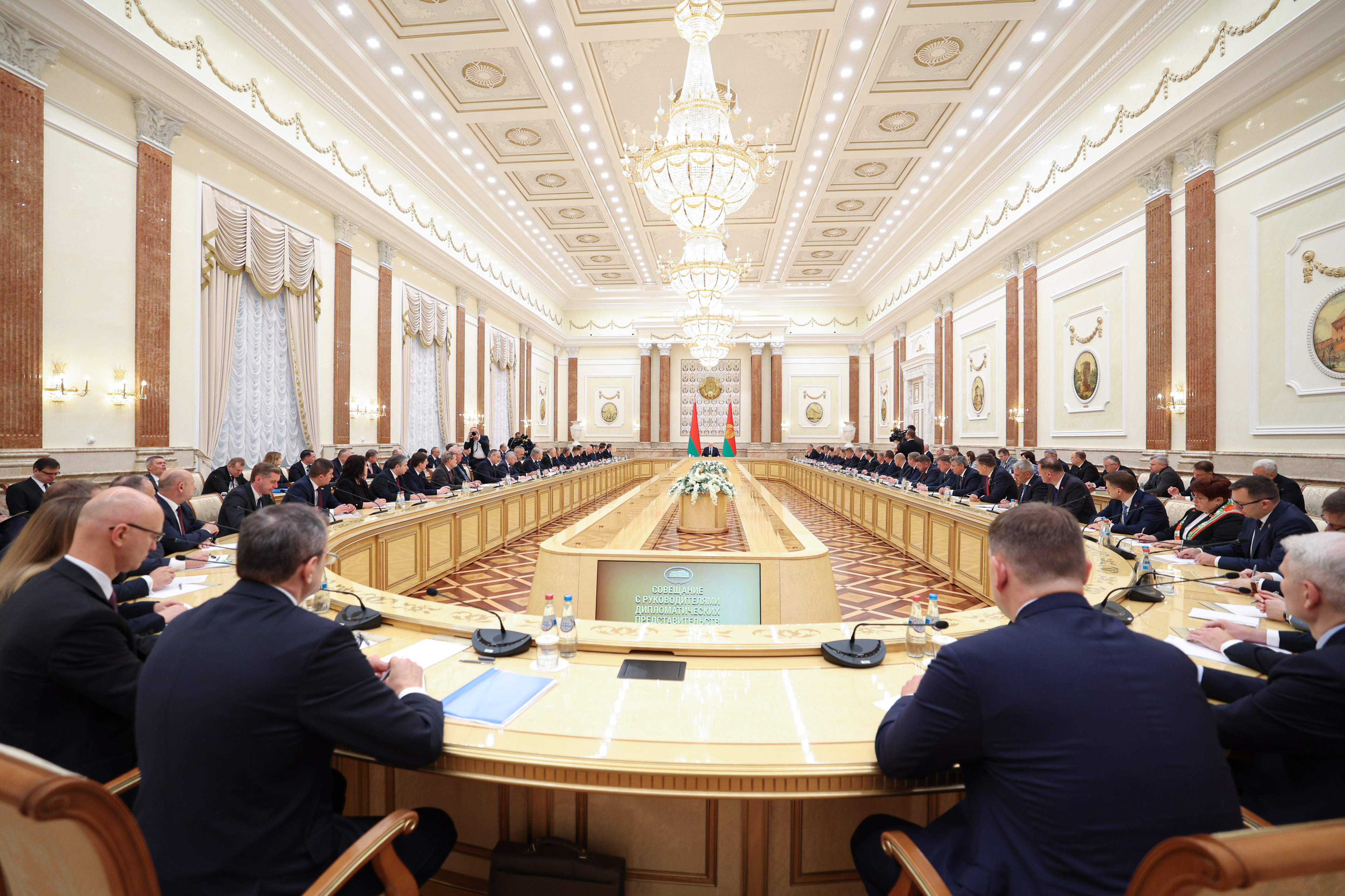 Лукашенко: мы живем в сложное мирное время, когда нужна военная мобилизация 