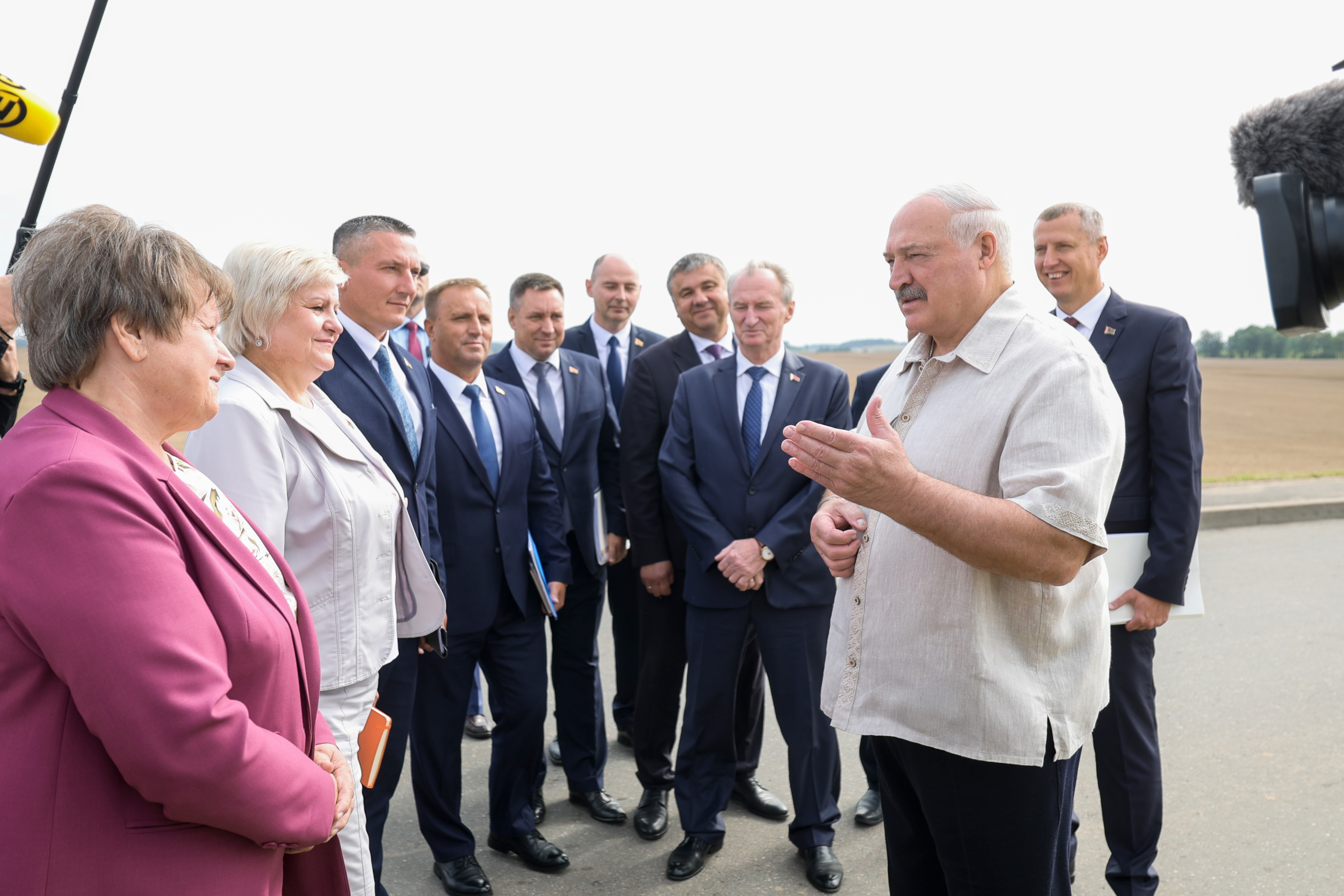 Лукашенко: скажу откровенно, крестьяне - молодцы в этом году