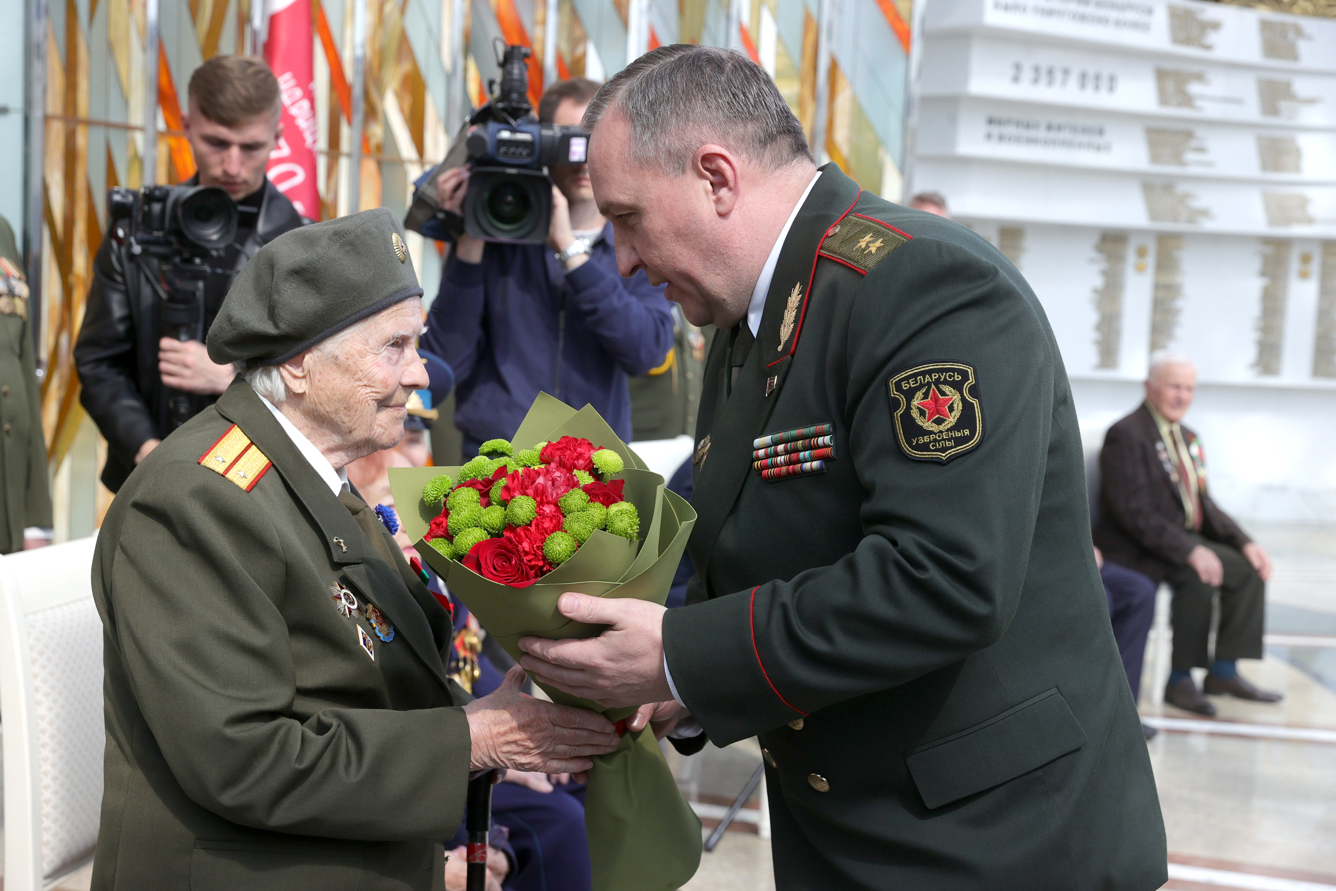 В Минске вручили первые юбилейные медали к 80-летию освобождения Беларуси 