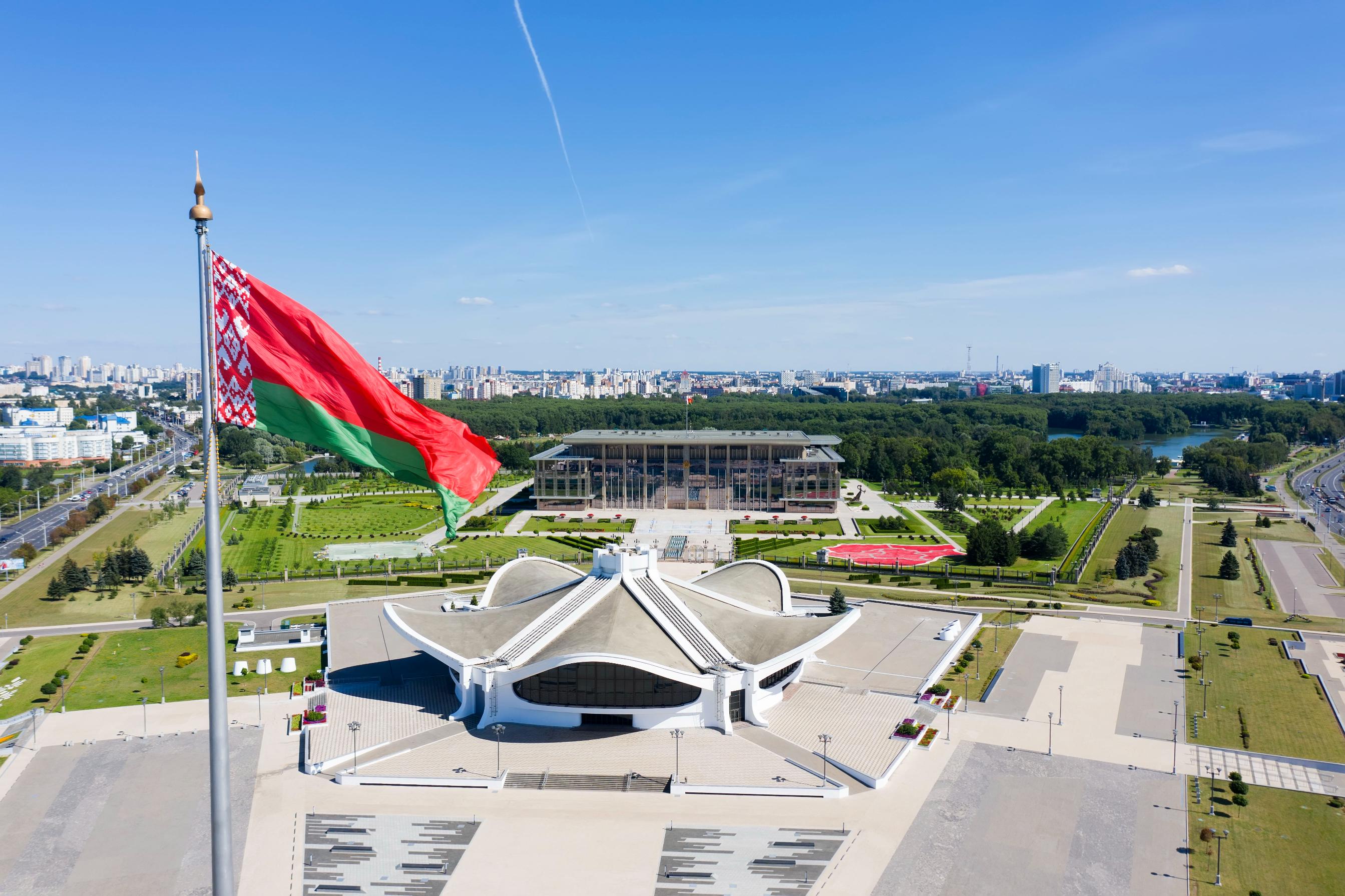 Лукашенко: в госсимволах суверенной Беларуси – гордость за страну и народ