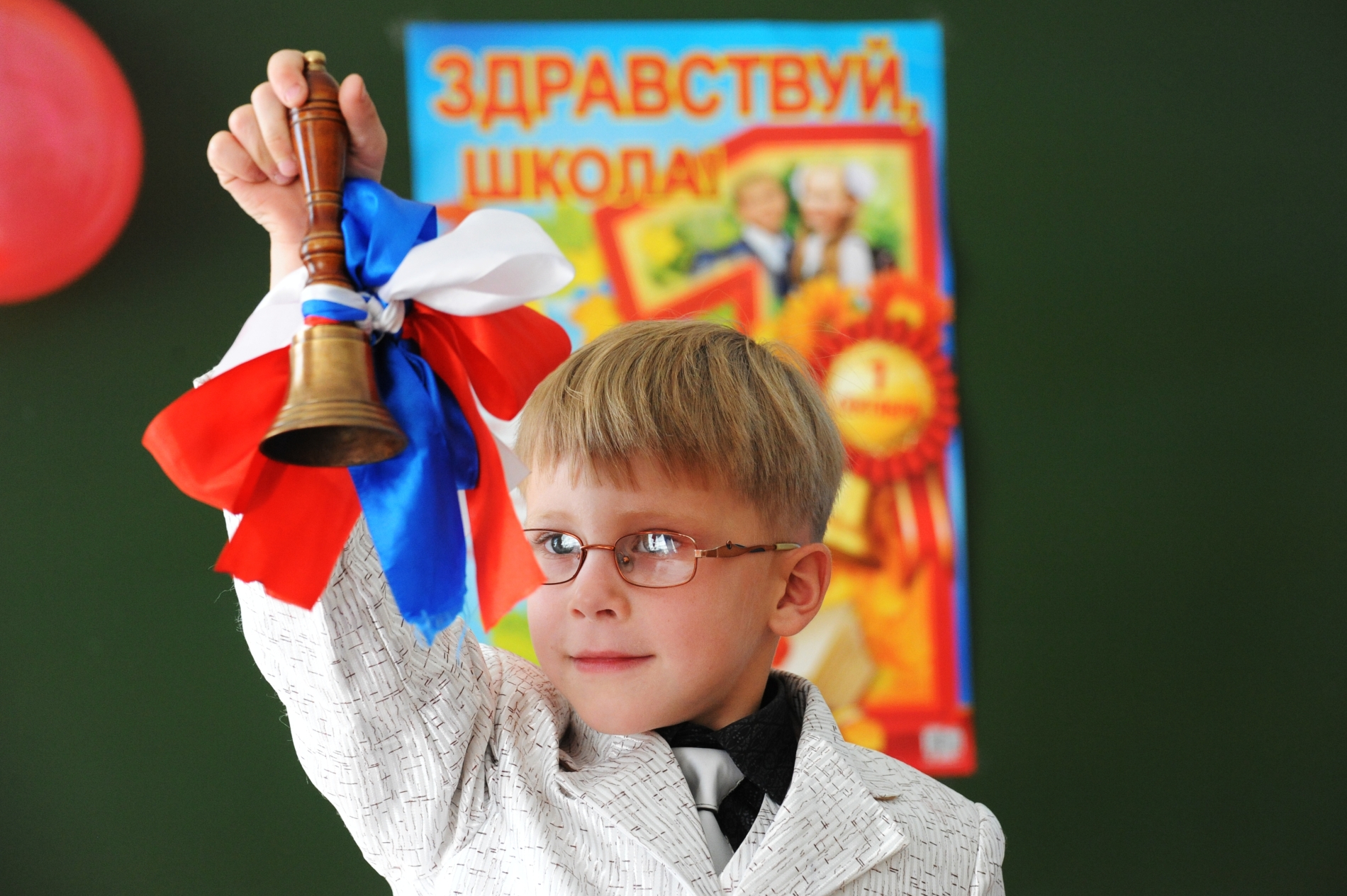 В России представили новую форму для школьников по ГОСТу