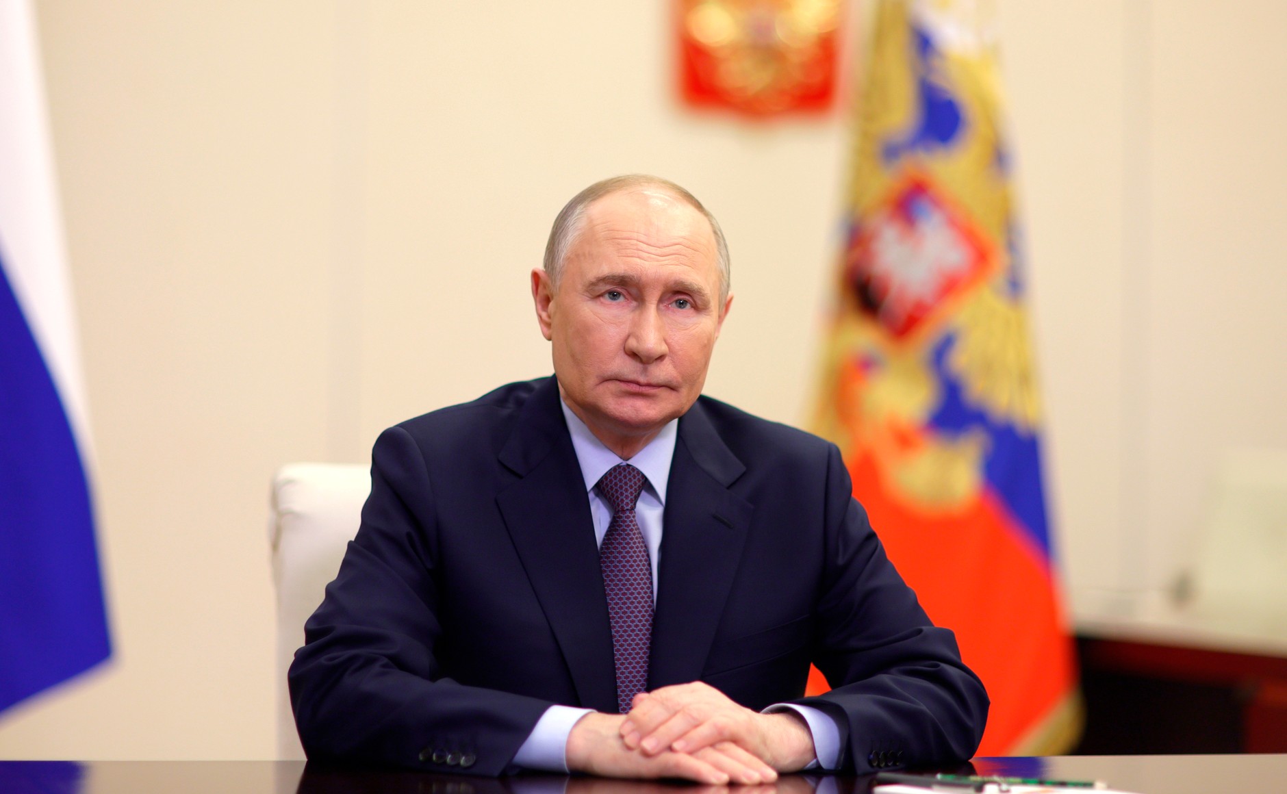 Путин: школа должна помогать молодому человеку обрести ценностную опору в жизни